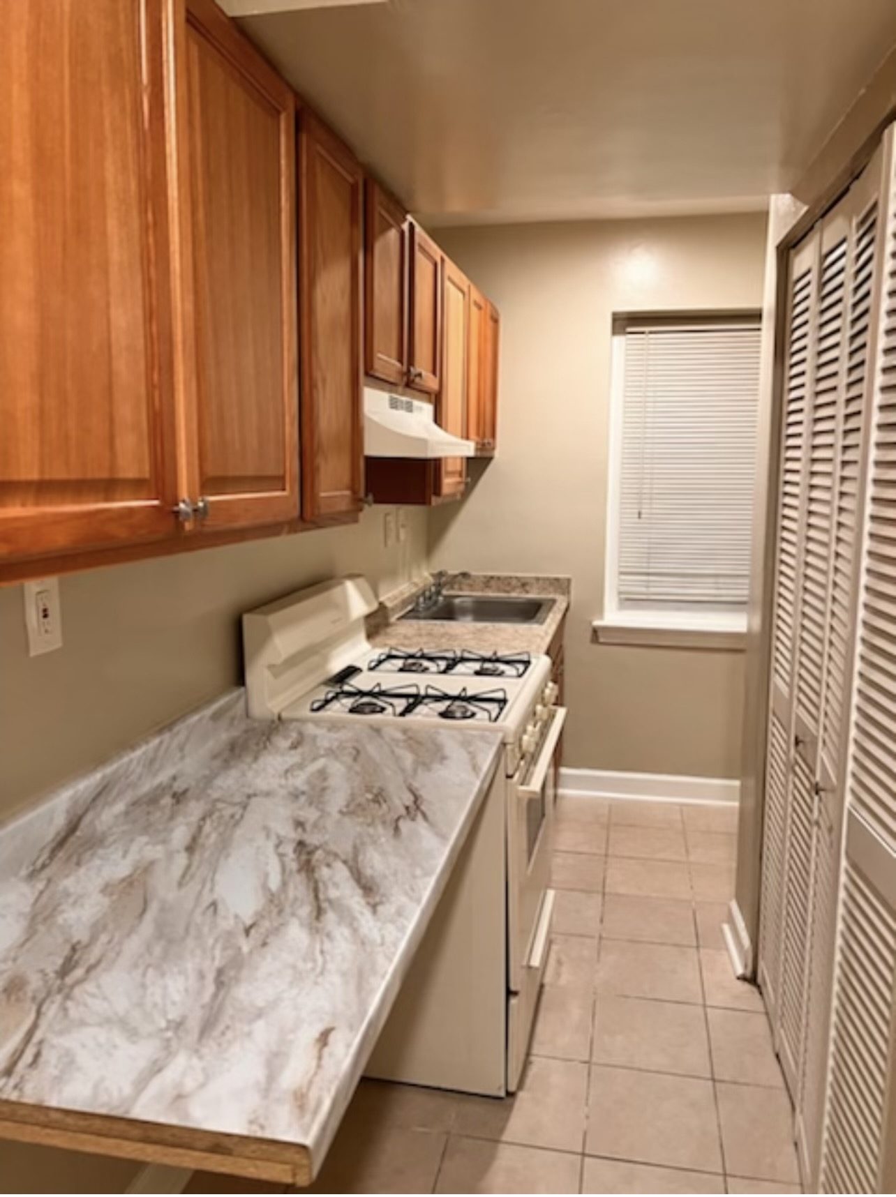 811 Barnaby St SE -203