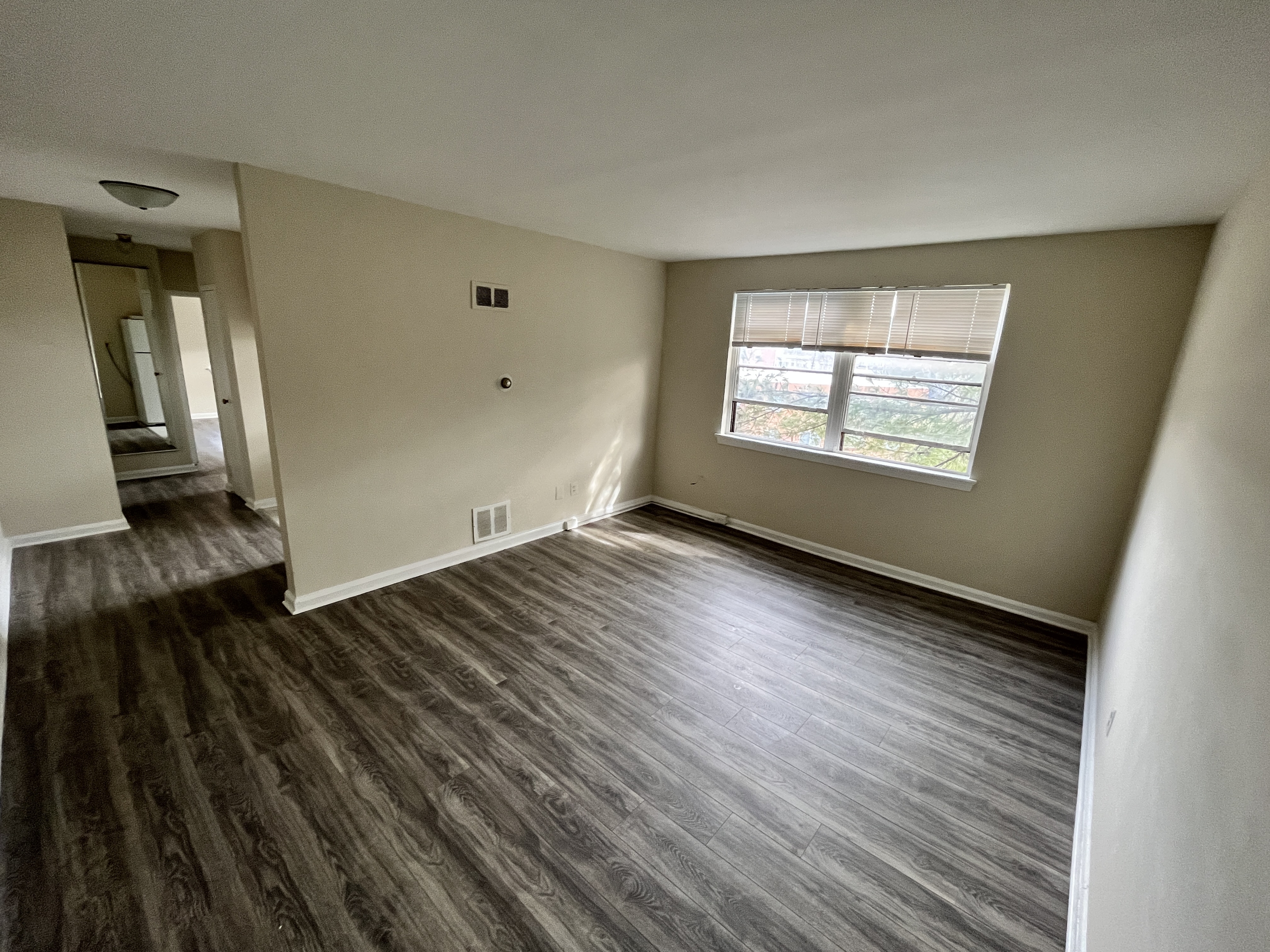 811 Barnaby St SE -204