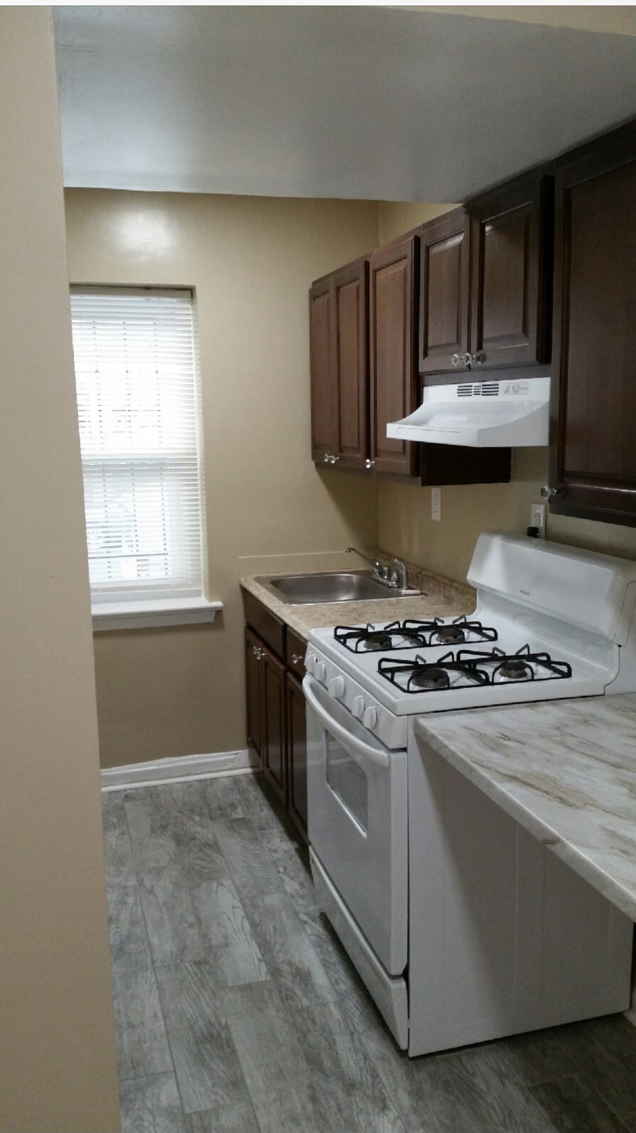 811 Barnaby St SE -101